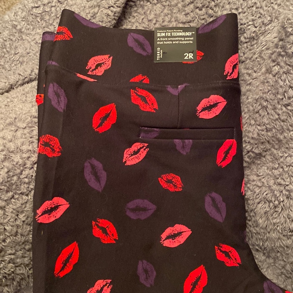 NWT Torrid 2R Pixie Pants